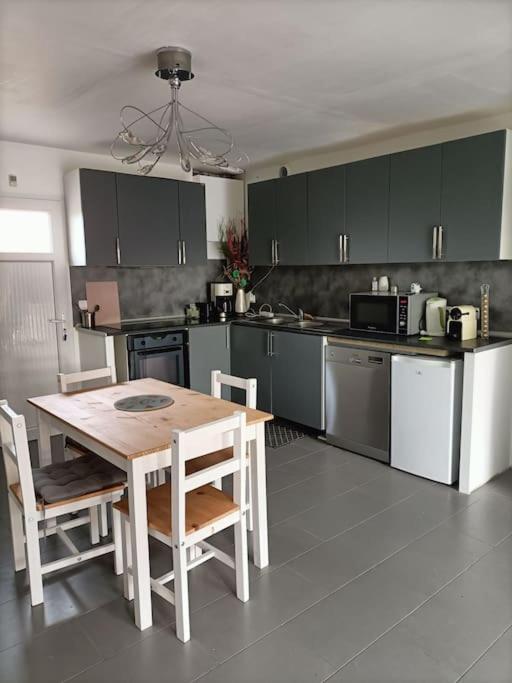 Appartement Le 7 à Servian Extérieur photo