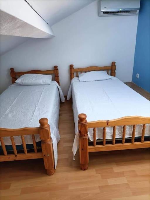 Appartement Le 7 à Servian Extérieur photo